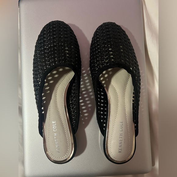 Kenneth Cole New York Shoes - Kenneth‎ Cole Black Woven Flats size 8